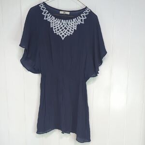 ❤️5/$25 Navy Blue Top with White Embroidery